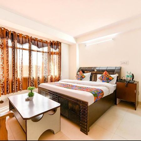 Hotel Gt International Tājganj Kültér fotó