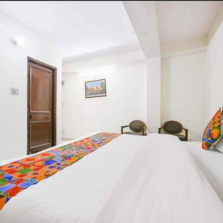 Hotel Gt International Tājganj Kültér fotó