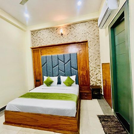 Hotel Gt International Tājganj Kültér fotó