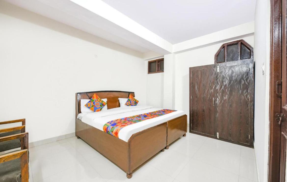 Hotel Gt International Tājganj Kültér fotó