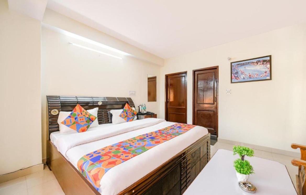 Hotel Gt International Tājganj Kültér fotó