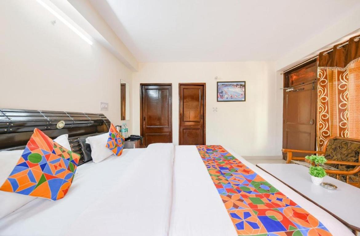Hotel Gt International Tājganj Kültér fotó