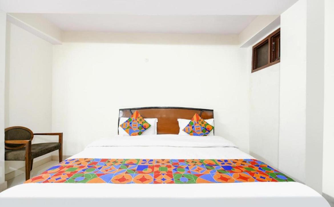 Hotel Gt International Tājganj Kültér fotó